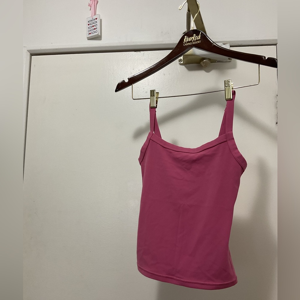 💥Aritzia Fuchsia Camisole Top